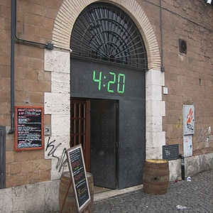 Brasserie 4:20 en Roma propiedad de Alex Liberati